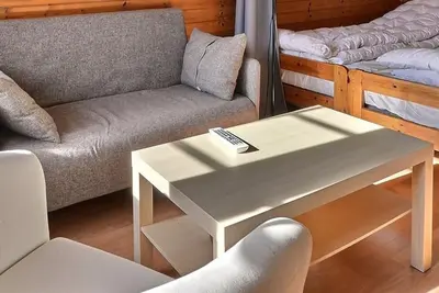 Image de Studio confortable pour 2 personnes, salon avec 2 lits, coin cuisine avec lave-vaisselle, douche-Wc,