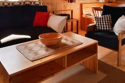 Image de Chalet de confort moyen sur 2 étages pour 6 personnes, salon, coin cuisine avec lave-vaisselle, 1 ch
