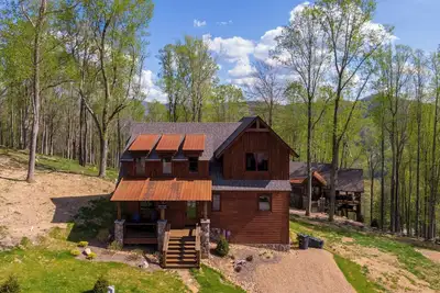 Image de Gretta's Getaway at Eagles Nest - VIllage home with indoor/outdoor fireplaces