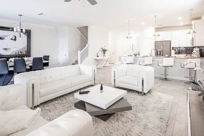 Image de Gorgeous 8 Bed Pool Home with Game Room-1579pd