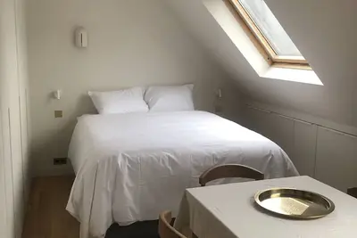 Image de Studio aménagé prés de la Place de l'Etoile 6ème étage sans ascenseur