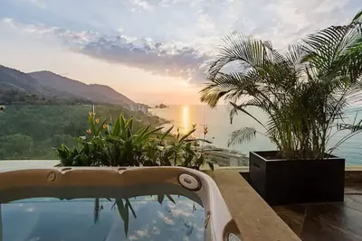 Image de Spacious 3 bedroom Ocean Front view Condo /8 guest\n\n