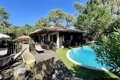 Image de Villa avec piscine au calme proche marché de Piraillan