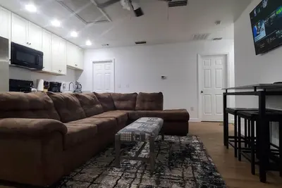 Image de Apartment: One unit of a duplex near Fsu-B