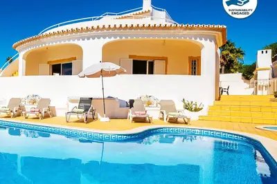 Image de Villa in Galé w/ pool, Bbq & sea view