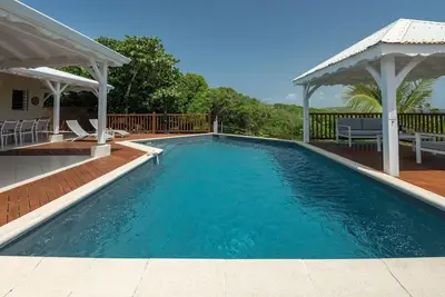 Image de Villa Holidays avec Piscine et vue sur mer, parfait pour les groupes