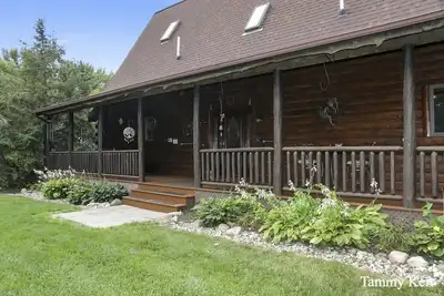 Image de 3 miles from downtown Holland 12 miles from Saugatuck 7 miles to Lake Mich\n\n\n\n\n\n