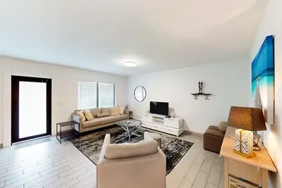 Image de Dog-friendly ground-floor getaway with central Ac - walk to the beach