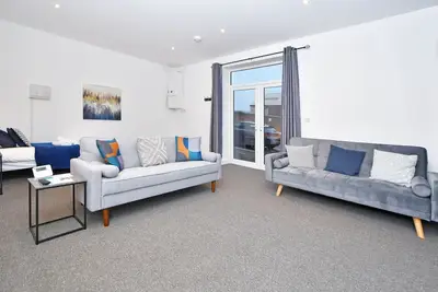 Image de One Bedroom - Sleeps 4-Appartement-Salle de bain privée séparée