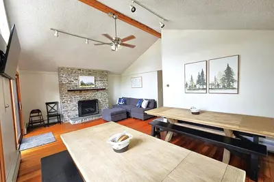 Image de Lake views*Huge Deck*HotTub*Games*12ppl