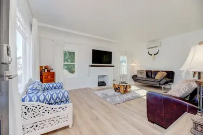 Image de Lovely White Beach House