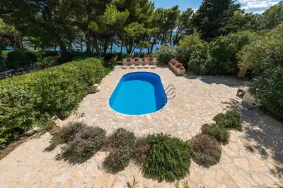 Villa Vinea - Beachfront villa with pool, Brac Island