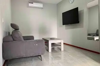 Image de Queen's Two Bedroom Apartment with Pool View