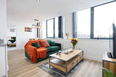 Image de Chic Modern Industrial Style Luxury Apartment in Old Trafford