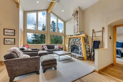 Image de Monthly Lease - Chestnut Haus at Tahoe Donner By Tahoe Getaways -  4 Br w/ 2 Primary's w Ensuite