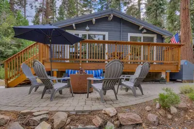 Image de Gorgeous West Shore Luxury 3 Br - Walk to Lake, Pet Okay