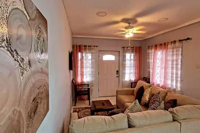 Image de Bequia White Cactus, Lower- Level. Minutes walk to Liming Resort. Two Bedrooms