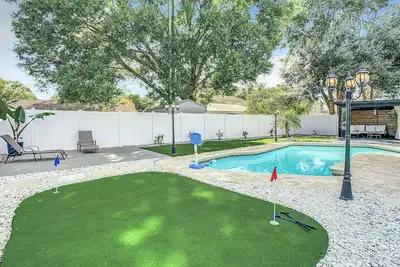 Image de “Sunny Retreat” Pool & mini Golf