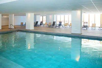 Image de Joli appartement avec piscine, bain à remous, Wifi, Tv, terrasse, animaux admis et parking