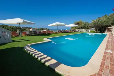 Image de GemĂĽtliche Wohnung Direkt am Meer mit Pool, Parken, Klimaanlage, fĂĽr 4 Personen