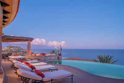 Beautiful Villa w/ Chef, Butler, & Steps From Swimmable Beach in Villas Del Mar