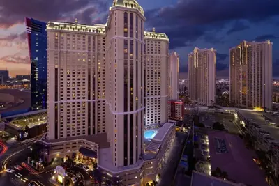 Image de New Year'S Eve Special! ! ! \nMarriott Grand Chateau\nRooftop Bar! \nSLEEPS 8-10! \n\n