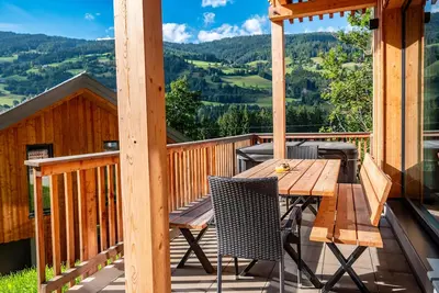 Image de Chalet avec sauna et bain à remous