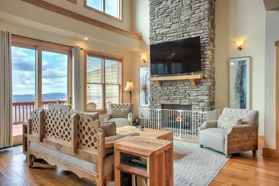 Image de Sunset Summit | Mountain Retreat Next to Hatley Pointe Ski Resort | Hot Tub