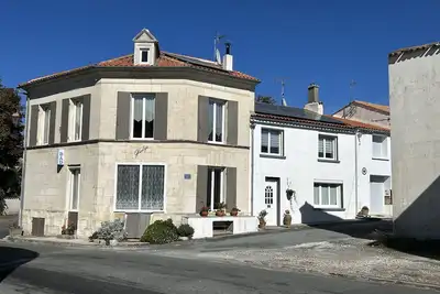 Image de Relax, surrounded by vineyards, 15 mins from sandy beaches and restaurants.