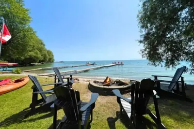 Image de Beach Kayak Firepit Bbq in Luxury Muskoka Cottage