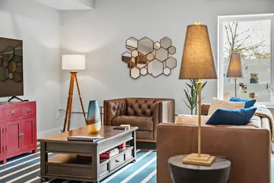 Image de Convenient 2 bedroom on Main St