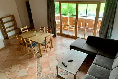 Image de Beautiful, spacious west-facing balcony