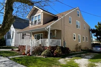 Image de 6 bedroom 2 bath townhome