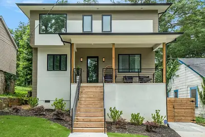 Image de Brand New Modern oasis in the heart of Atl! Perfect home for your family vacay