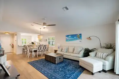 Image de Tropical Breeze: Renovation Sleeps 16 Hot tub Pool