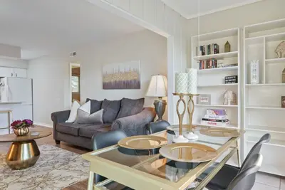 Image de Free Parking and Pool at Chic Central Austin Oasis