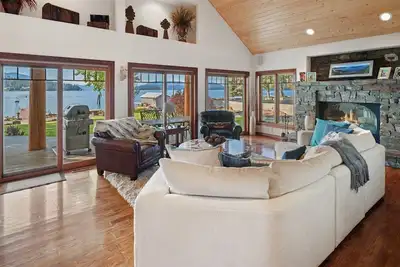 Image de Flat Waterfront, Magnificent Home, Private Dock
