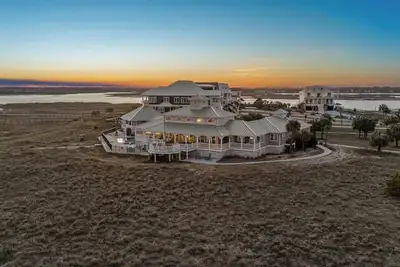 Image de Alpha At The Point: Oceanfront, Private Pool & Hot Tub, Breathtaking Views
