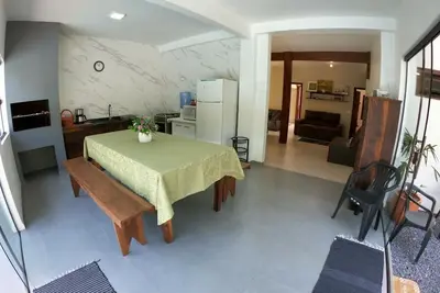 Image de Casa Grande com Piscina PrĂłximo ao mar na Praia da Ferrugem Garopaba Sc