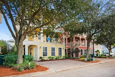 Image de ⭐Pet Friendly⭐Lagoon Pool-Beach Trolley-2 Kings 👑-5br Here Comes the Sun