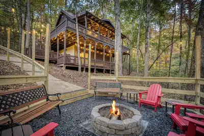 Image de Cozy Cabin|Large Deck|Hot Tub|Firepit|Near Trails