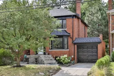 Image de Spacious, cozy master bedroom in midtown Toronto