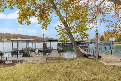 Image de Stunning Lake View On A Nice & Quiet Relaxing Home