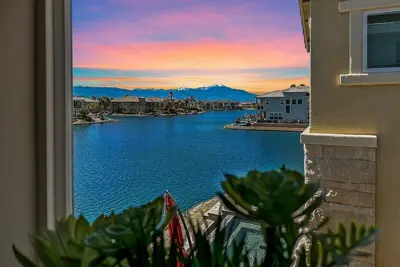 Image de Indigo Waters-15 mins to Coachella+Karaoke!