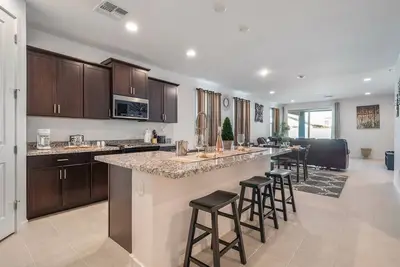 New House, King Bed, A\/C, Long Stays