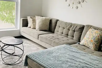 Image de Family home in Cape Town. Very warm and homely for family and friends.