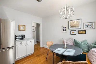 Image de Cottage in Heart of Five Points - Pet Friendly!