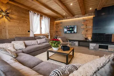 Image de Chalet, terrasse, balcon, cheminée ou poêle à bois, télévision, casier à ski, 210m², Châtel