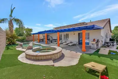 Image de New Pool & Spa Home | GameRoom | FirePit | Stylish