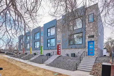 Image de Upscale Downtown Townhome!
